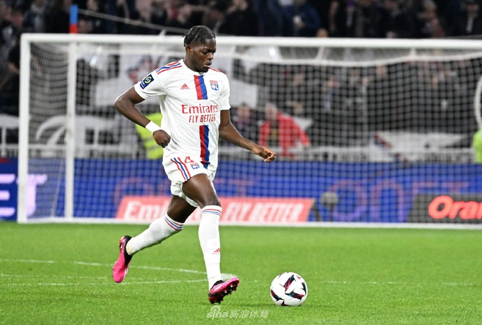 他第一次担 他第一次担