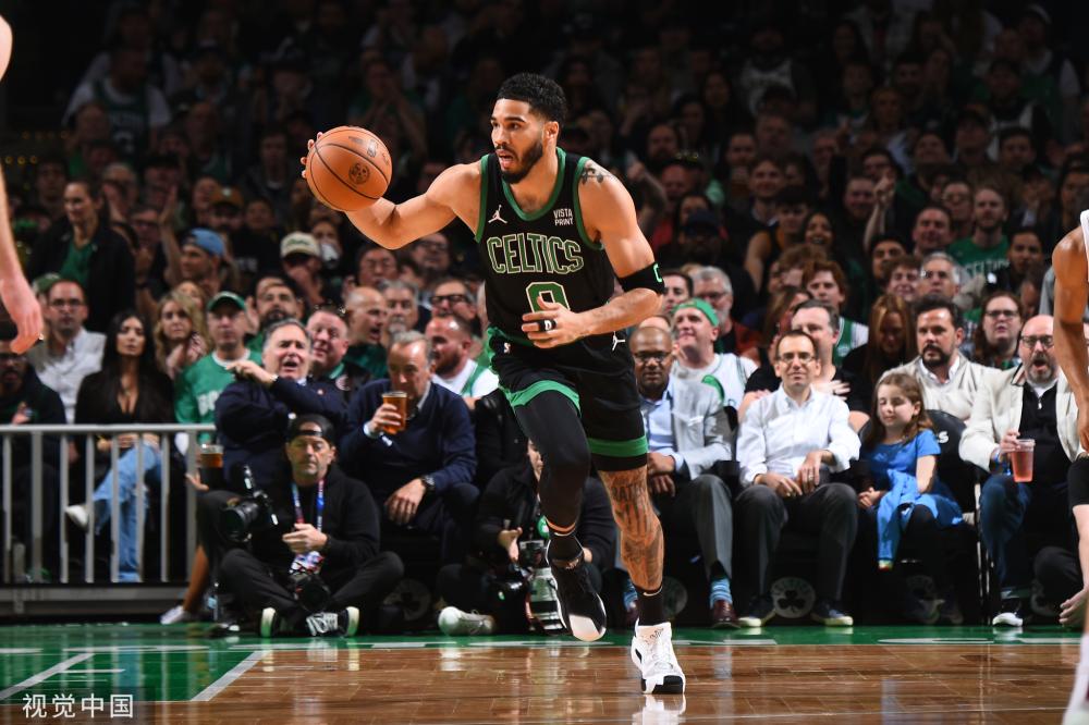 年足球的发 年足球的发