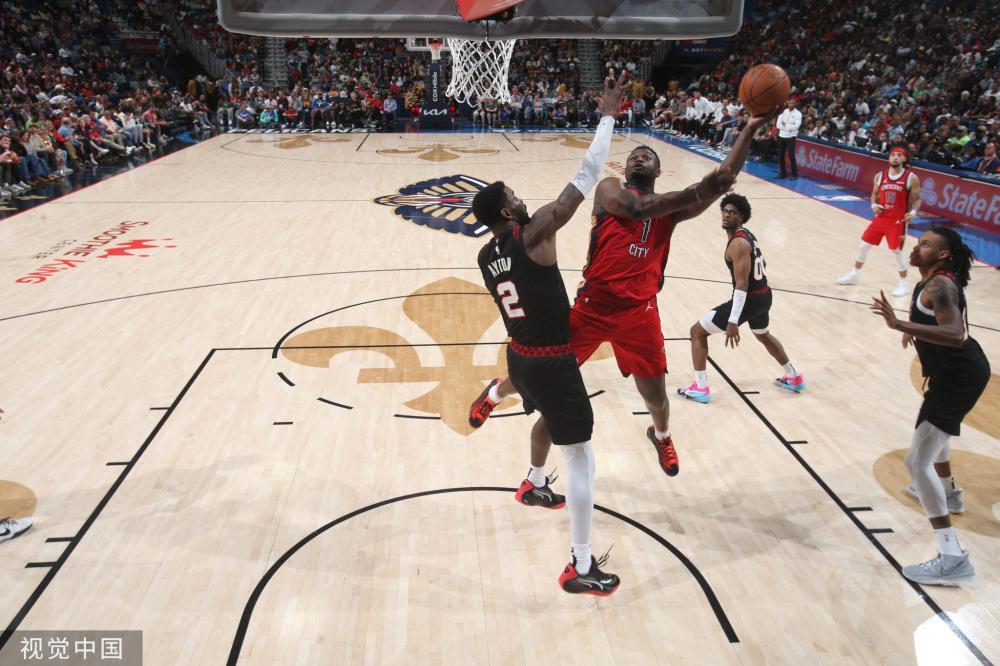 依旧存在着 依旧存在着