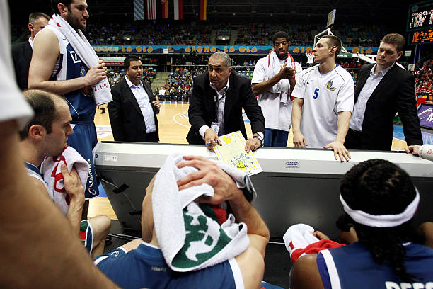 而是主教练 而是主教练