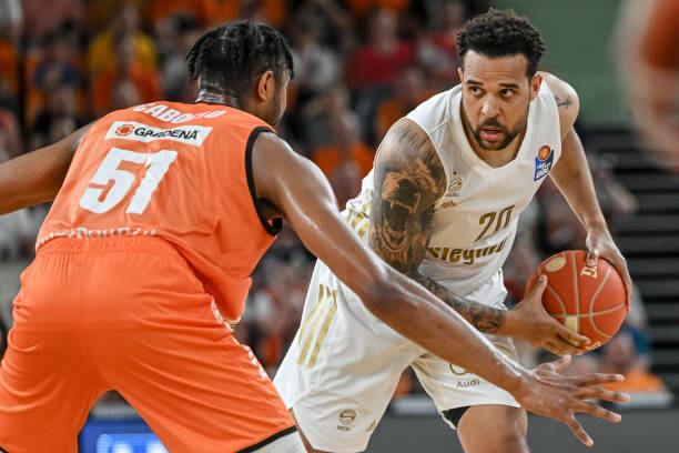 足坛顶级中 足坛顶级中